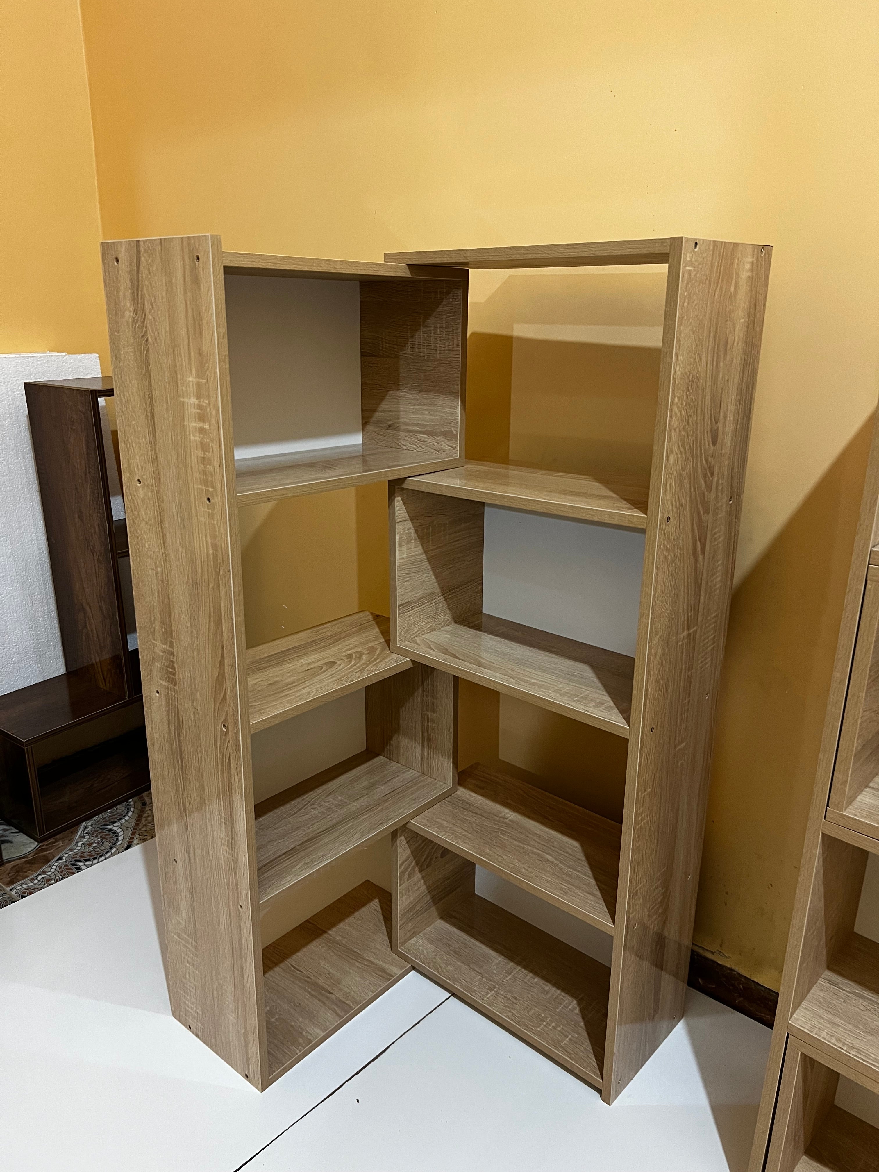 مكتبة عصرية مودرن بتصميم أنيق متعدد الاستخدامات