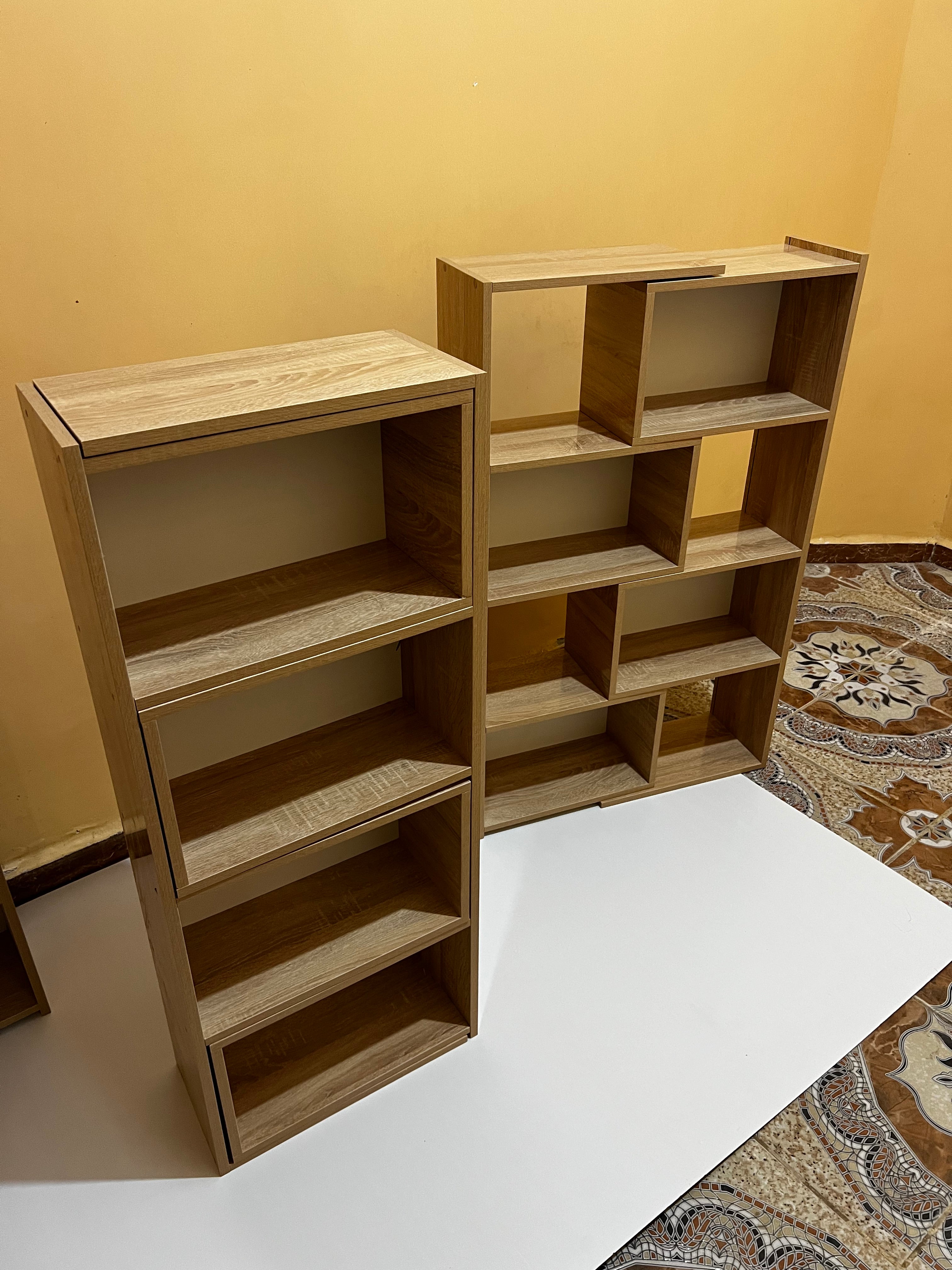 مكتبة عصرية مودرن بتصميم أنيق متعدد الاستخدامات