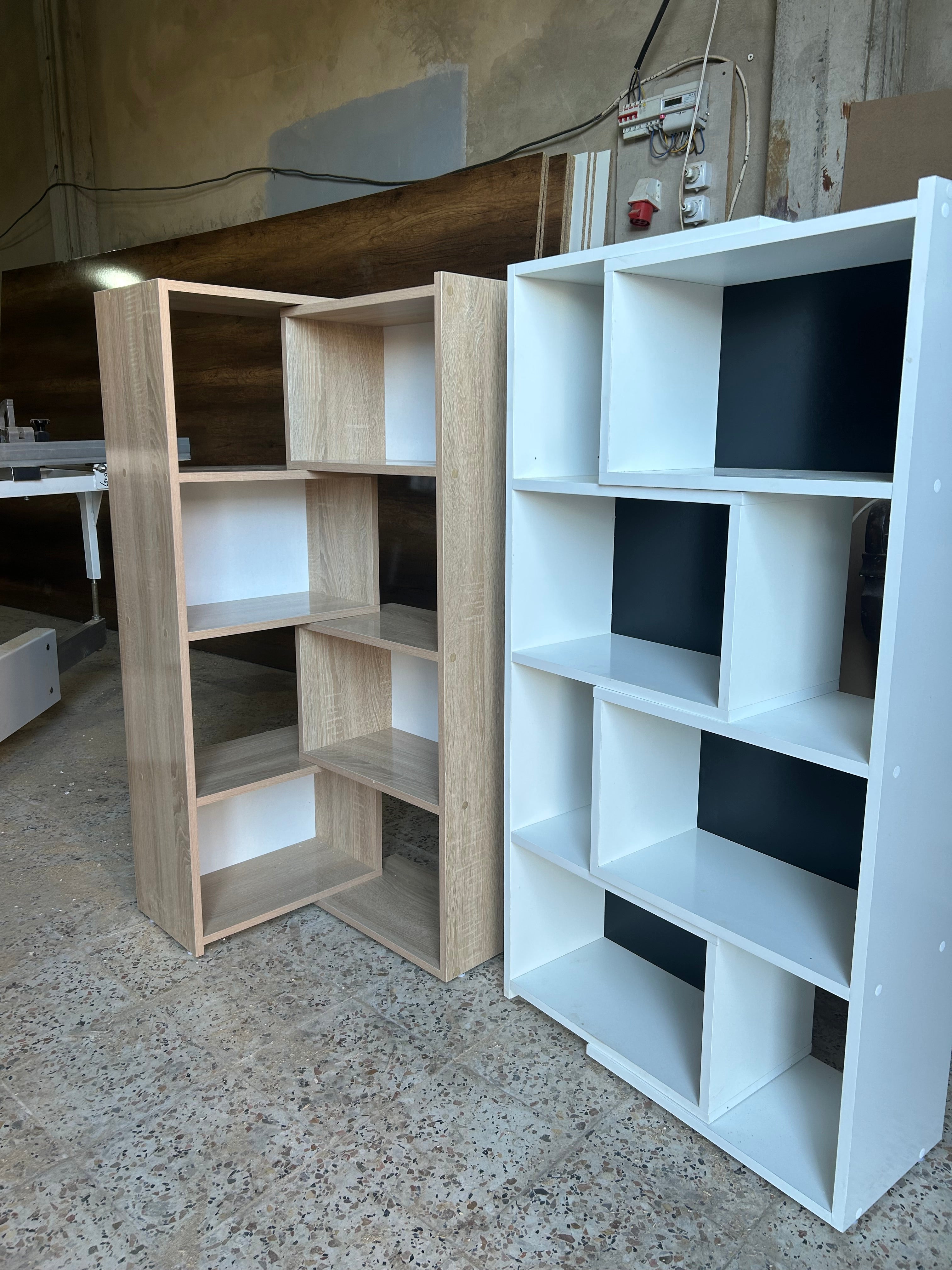 مكتبة عصرية مودرن بتصميم أنيق متعدد الاستخدامات