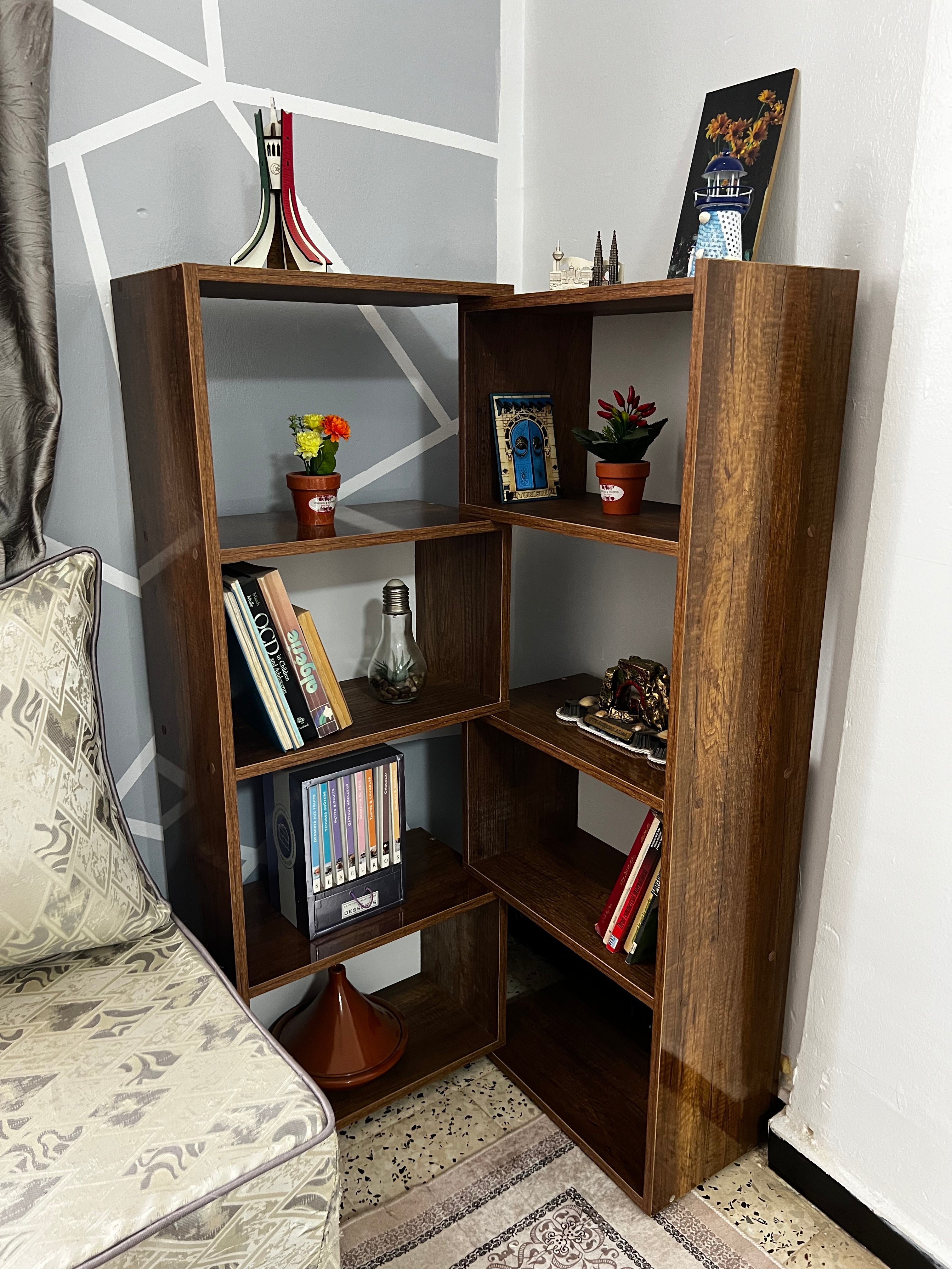 مكتبة عصرية مودرن بتصميم أنيق متعدد الاستخدامات