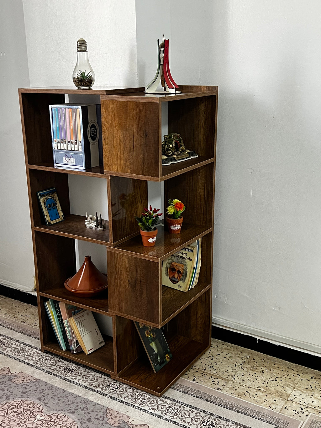 مكتبة عصرية مودرن بتصميم أنيق متعدد الاستخدامات